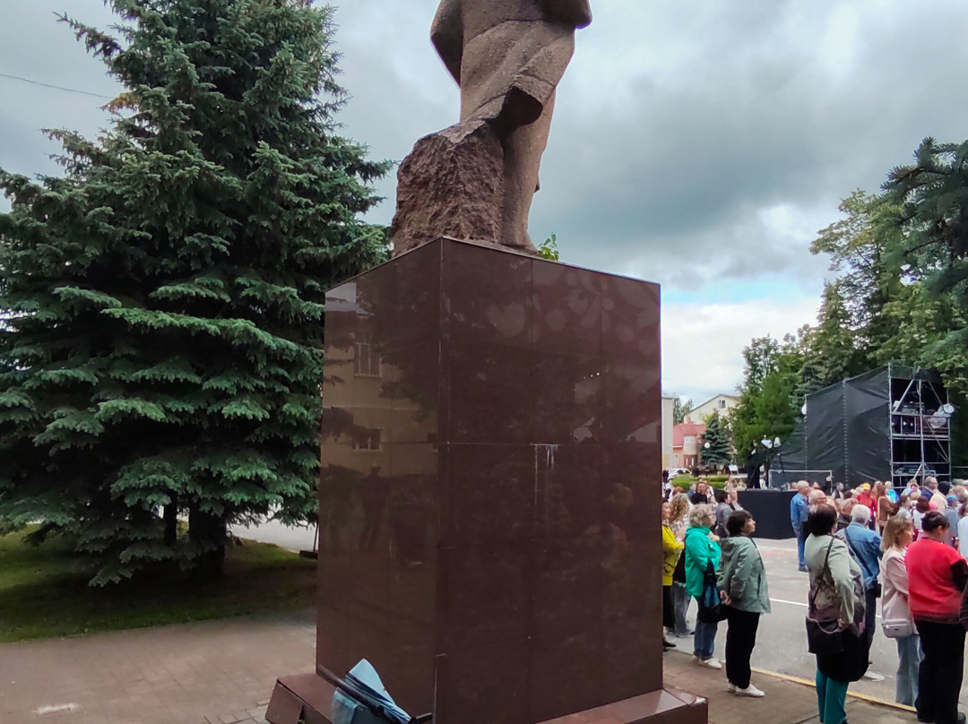 Monument to V. I. Lenin