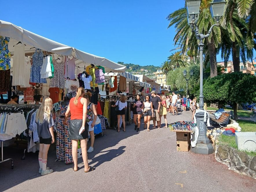 Mercato del giovedì-拉帕洛必去景点