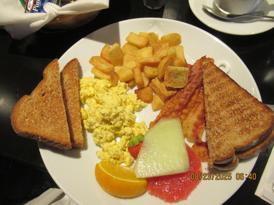 Maple Leaf Tours-金斯顿必去景点