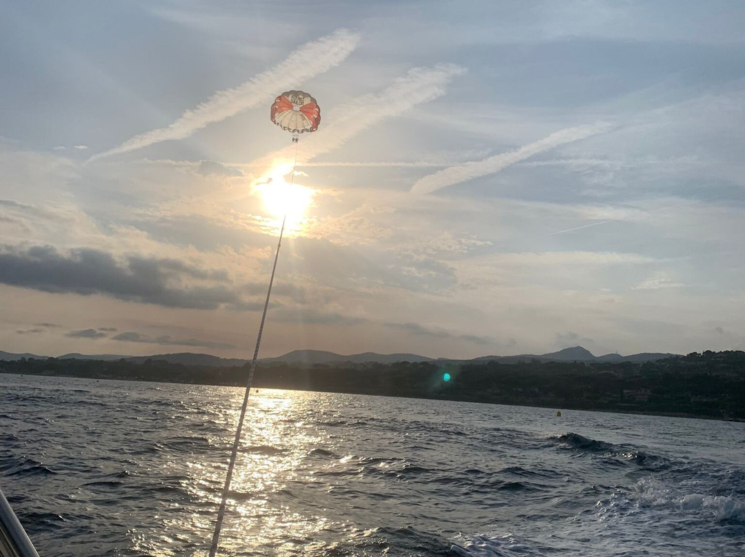 The Flying Sailor, Parachute Ascensionnel-Port Grimaud必去景点