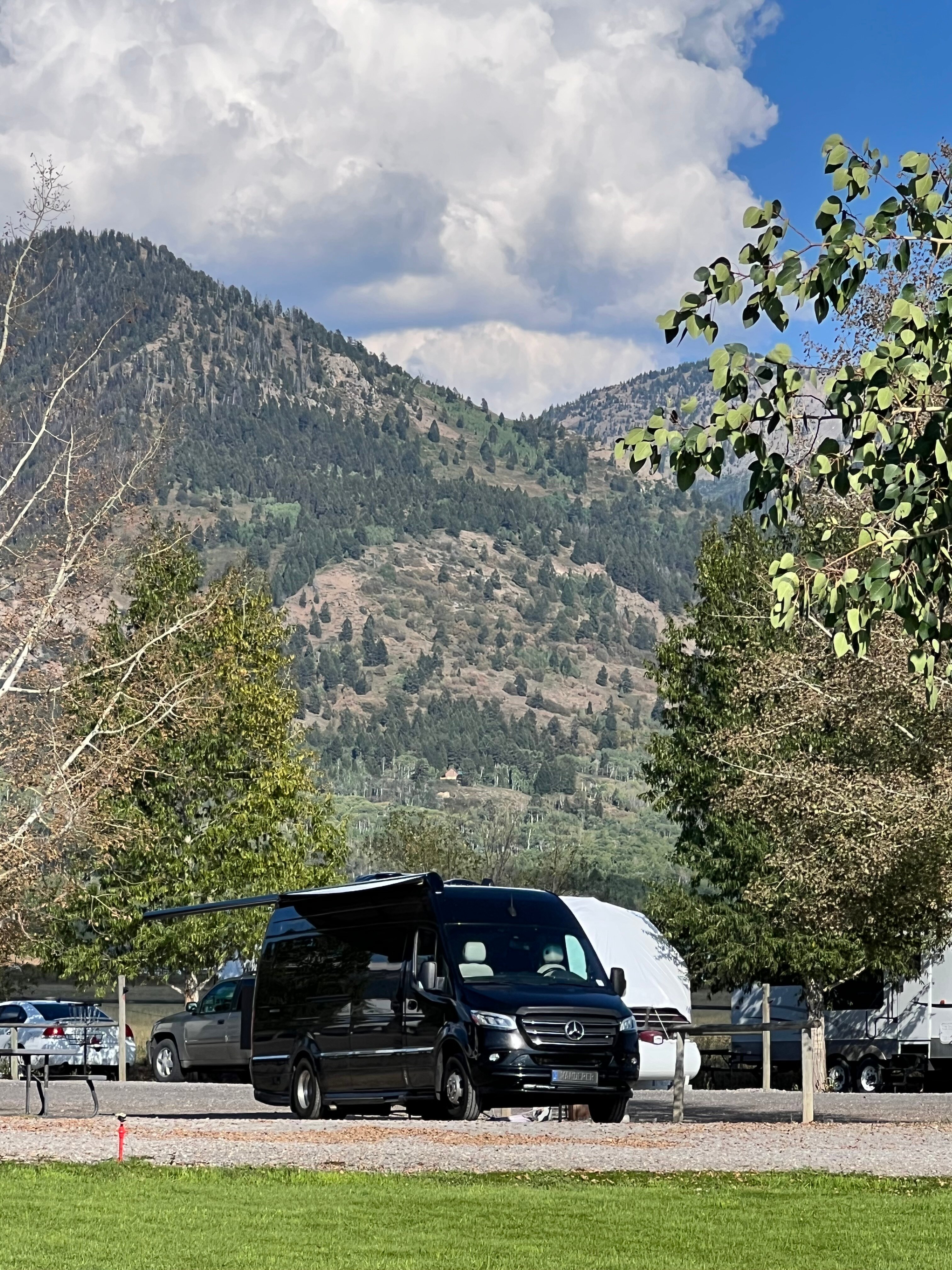 Wolf Den Log Cabin Motel & RV Park-官方