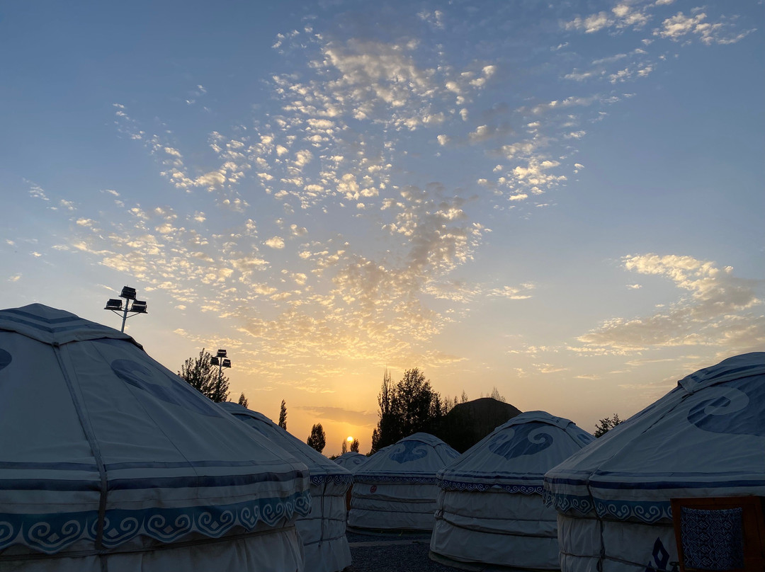 靠山大营休闲山庄主图