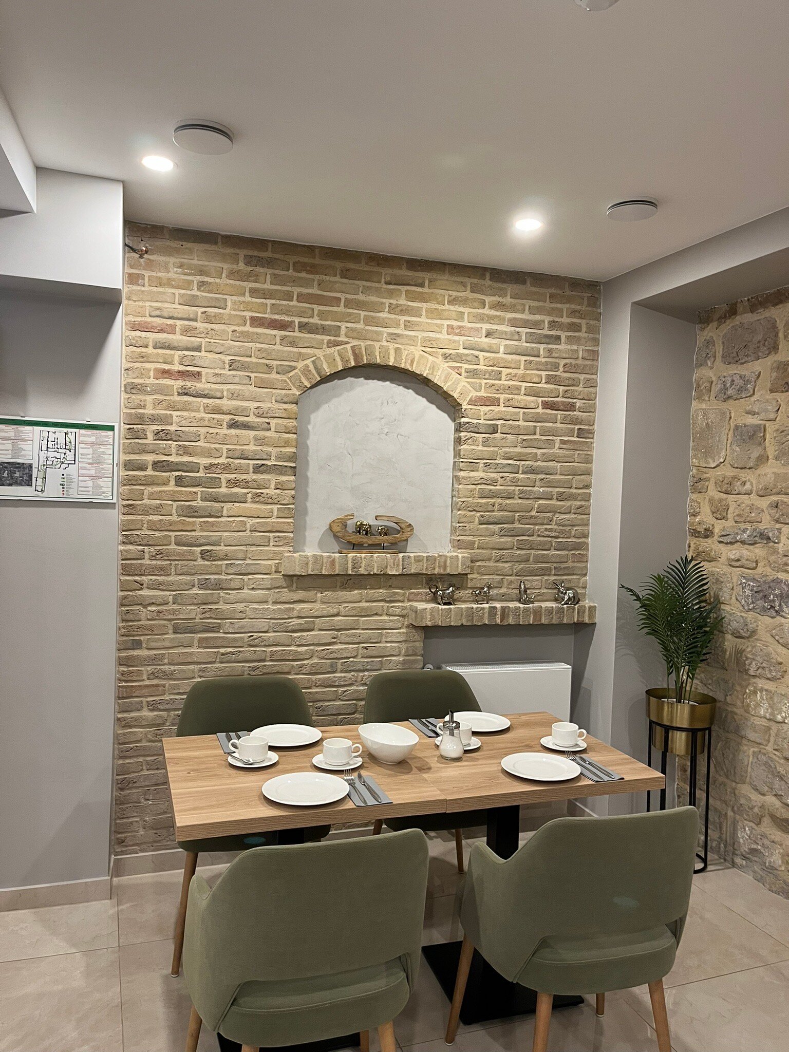 乐博斯蒂隆酒店-官方