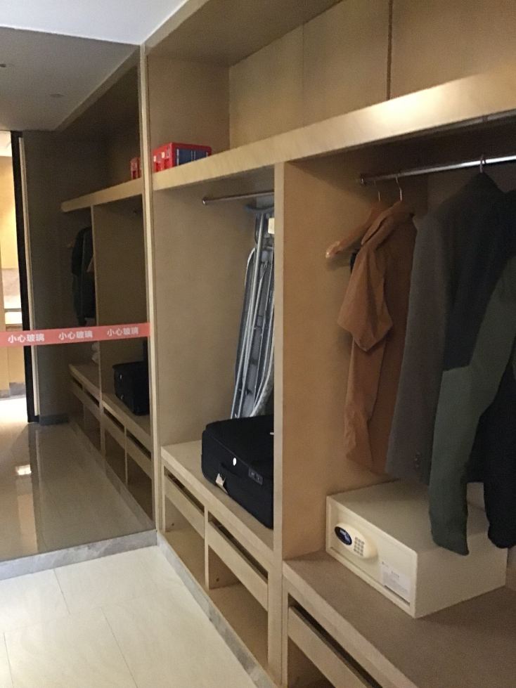 咸阳丽彩天禧酒店(汇通十字宝泉路地铁站店)-客卧