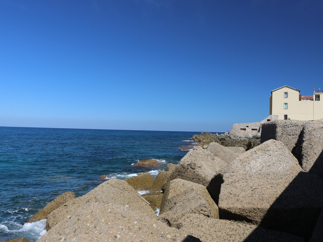Bastione di Capo Marchiafava-切法卢必去景点
