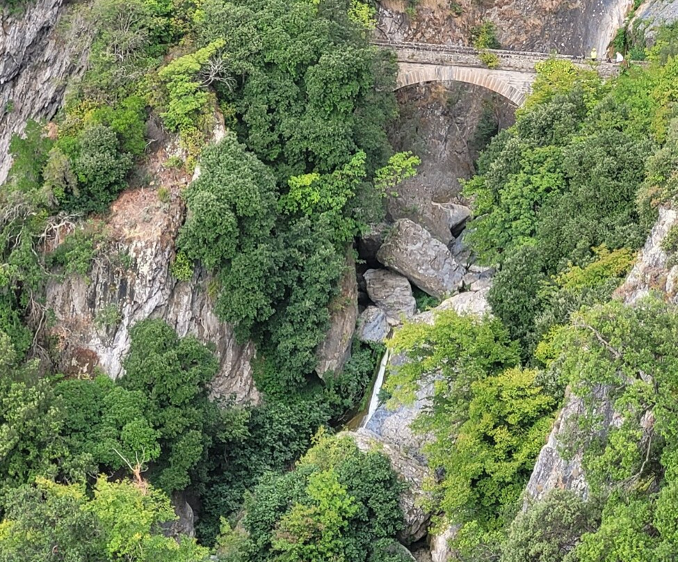 Cascade de l'Ucelluline-San-Nicolao必去景点
