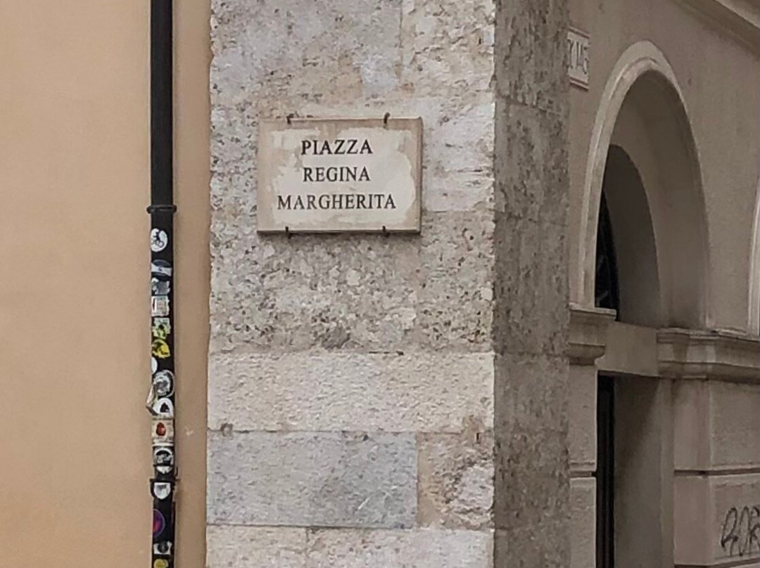 Piazza Regina Margherita-拉奎拉必去景点
