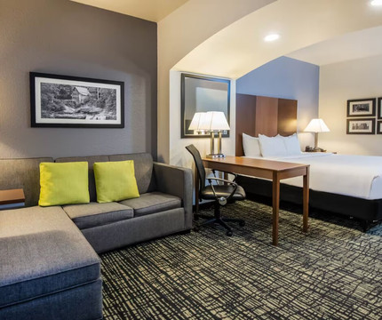 摩根敦拉昆塔温德姆套房酒店