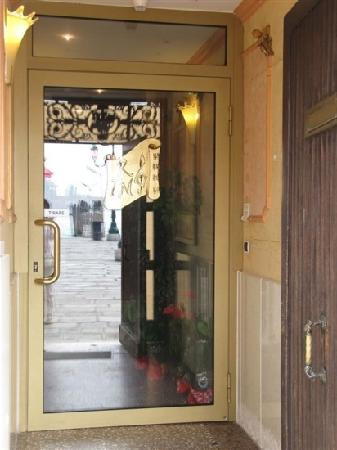 茵乐之家酒店主图
