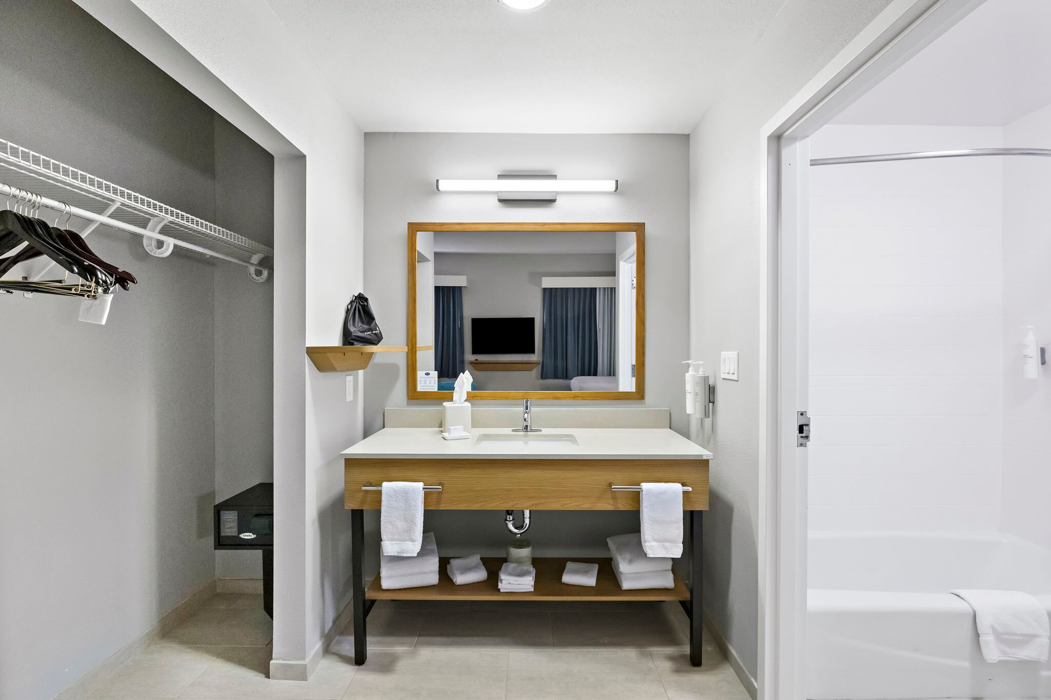 Hampton Inn & Suites Lancaster-浴室