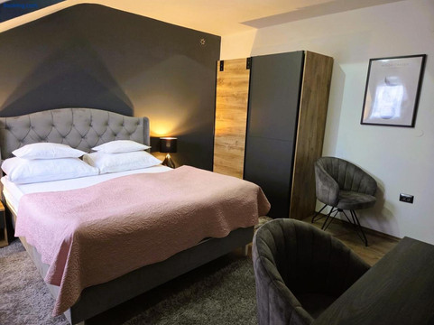 Tenja酒店住宿-千年酒店