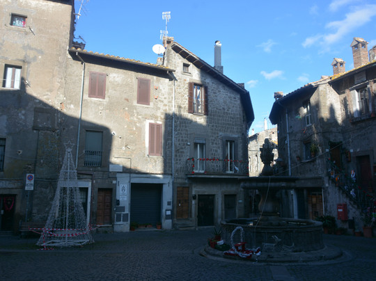 Fontana del Borgo Dentro-Bagnaia必去景点