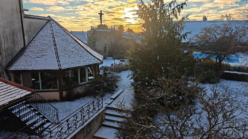 Hostellerie de la Tour d'Auxois-官方