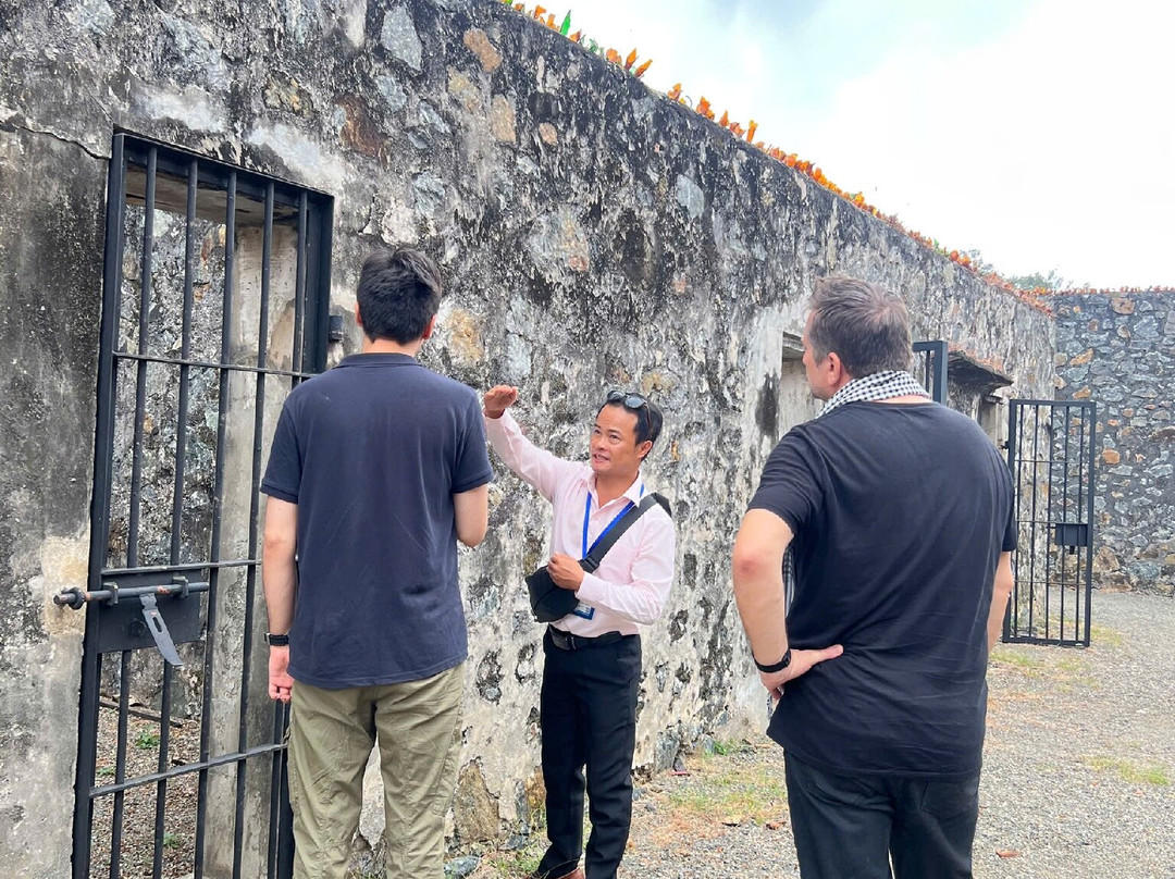 Hang Duong Cemetary-昆山岛必去景点