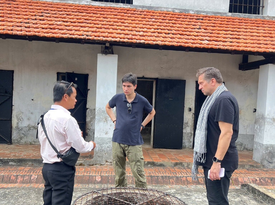 Hang Duong Cemetary-昆山岛必去景点