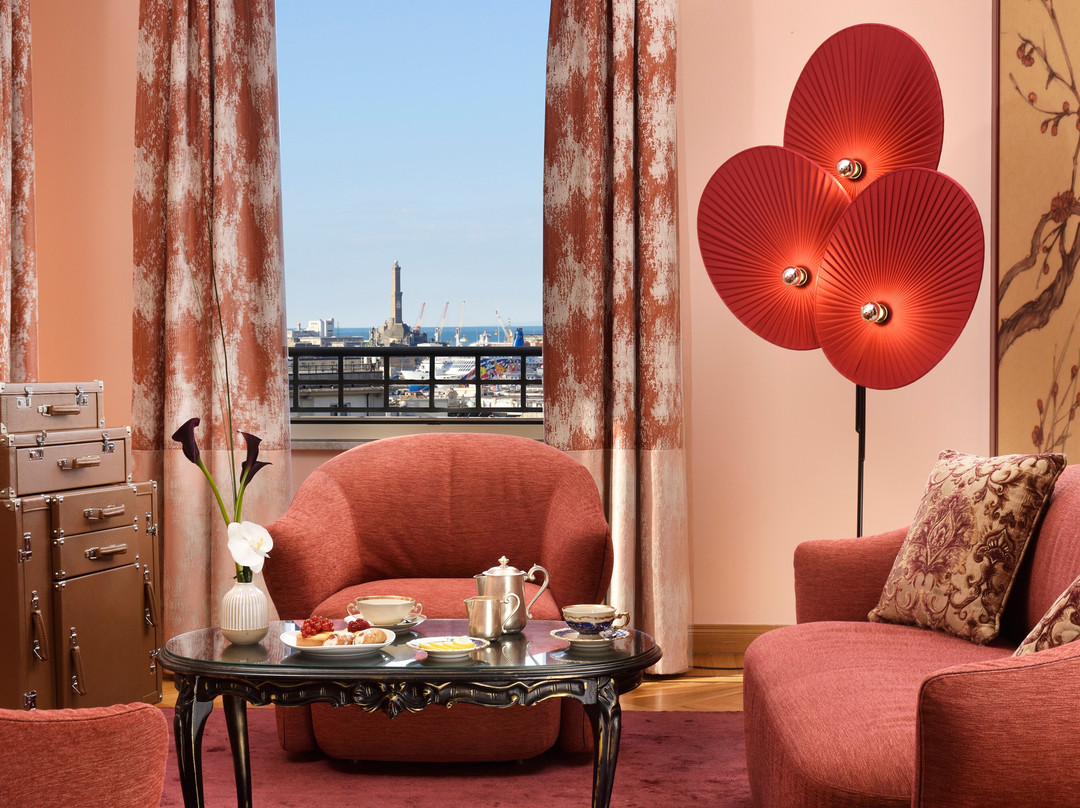 萨沃伊大酒店主图