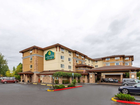 温哥华拉昆塔温德姆套房酒店主图