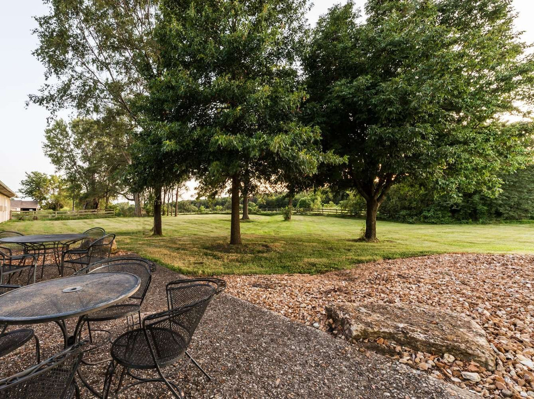 希金斯维尔速8酒店