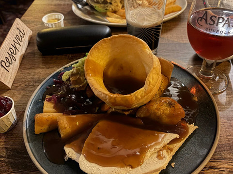 四个马蹄铁酒店主图