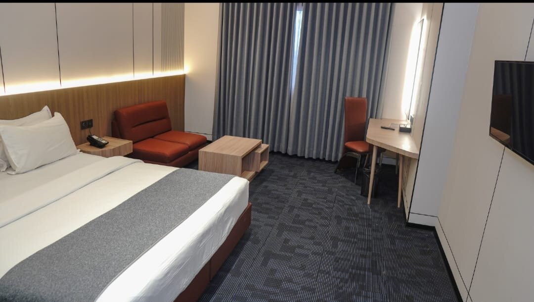 新好莱坞酒店主图