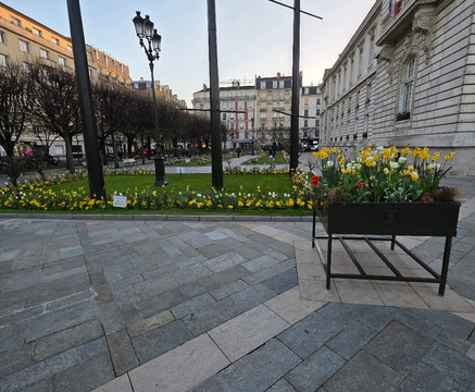 Hotel de Ville-勒瓦卢瓦-佩雷必去景点