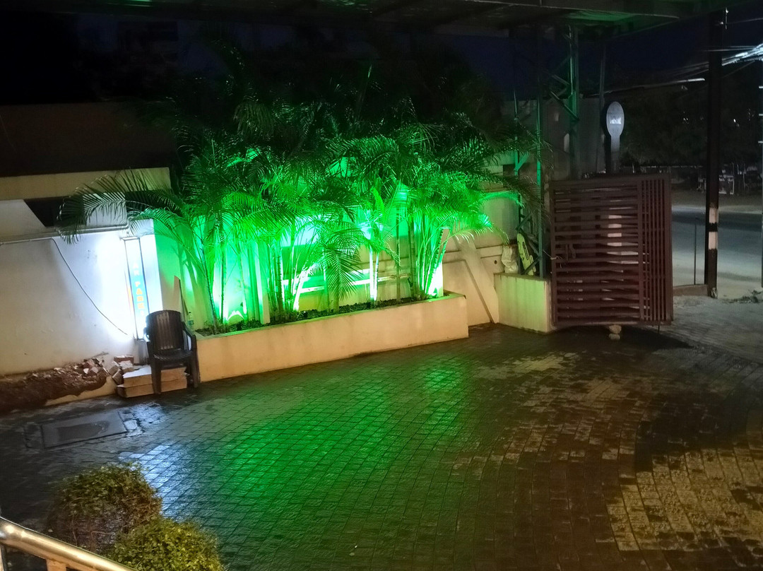 蓝月酒店主图