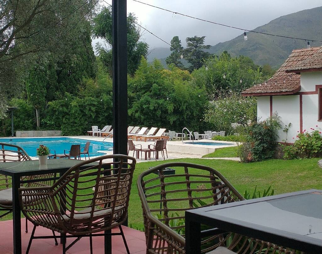 燕子酒店 - 限成人主图