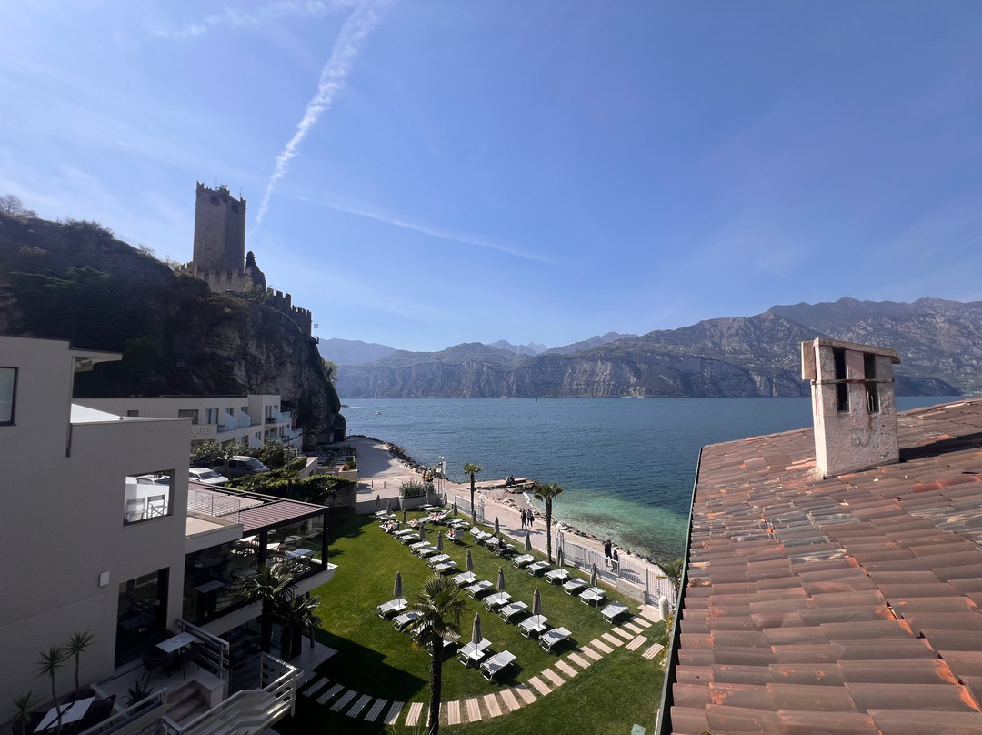 卡斯泰洛湖滨酒店主图