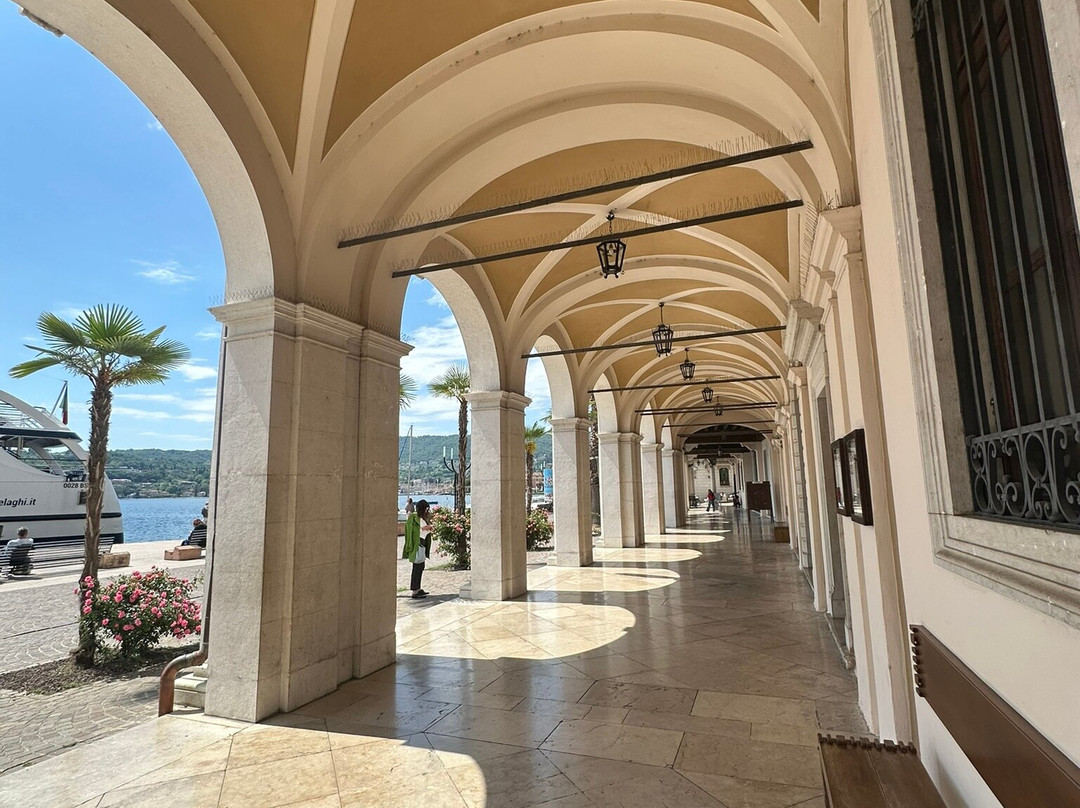 Palazzo Della Magnifica Patria Di Salò-萨罗必去景点