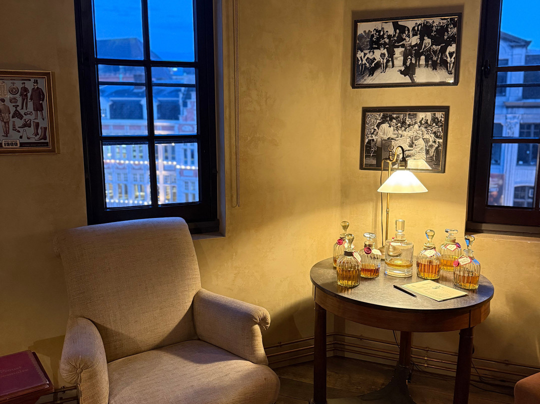 1898邮局酒店主图