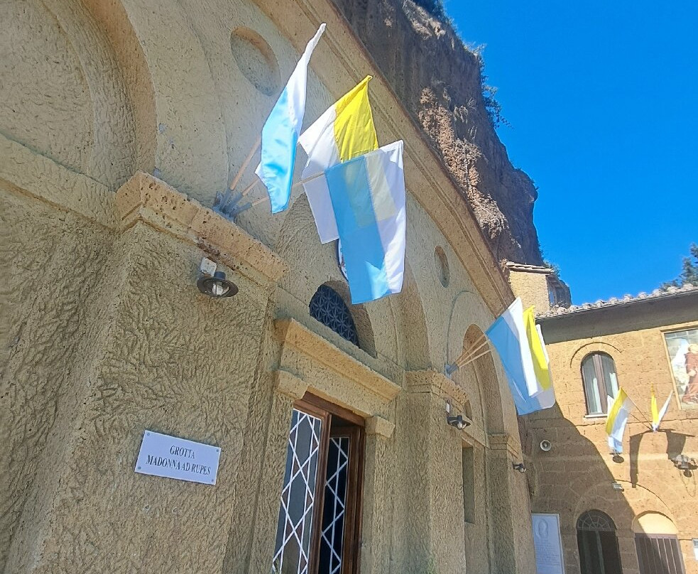 Pontificio Santuario Maria SS. "ad Rupes"-Castel Sant'Elia必去景点
