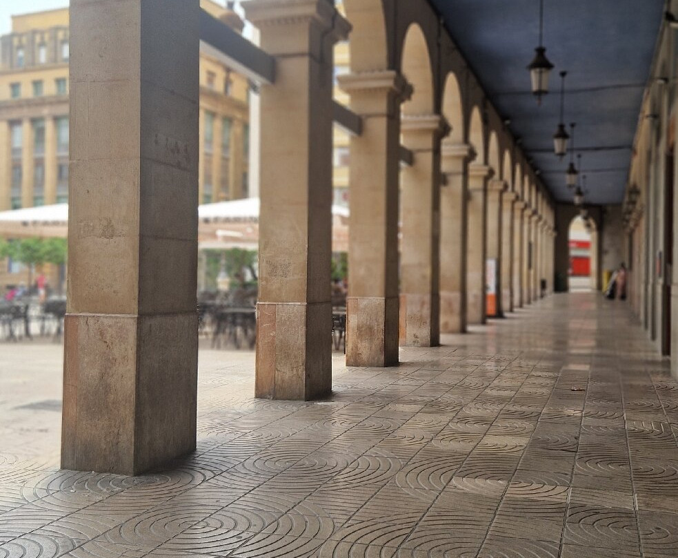 Plaza del Mercadal-雷乌斯必去景点