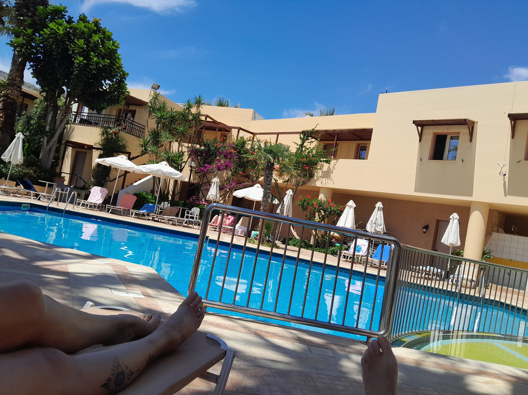 拉塔尼亚公寓酒店主图