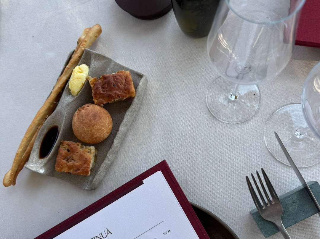 PINUA Rooms & Table