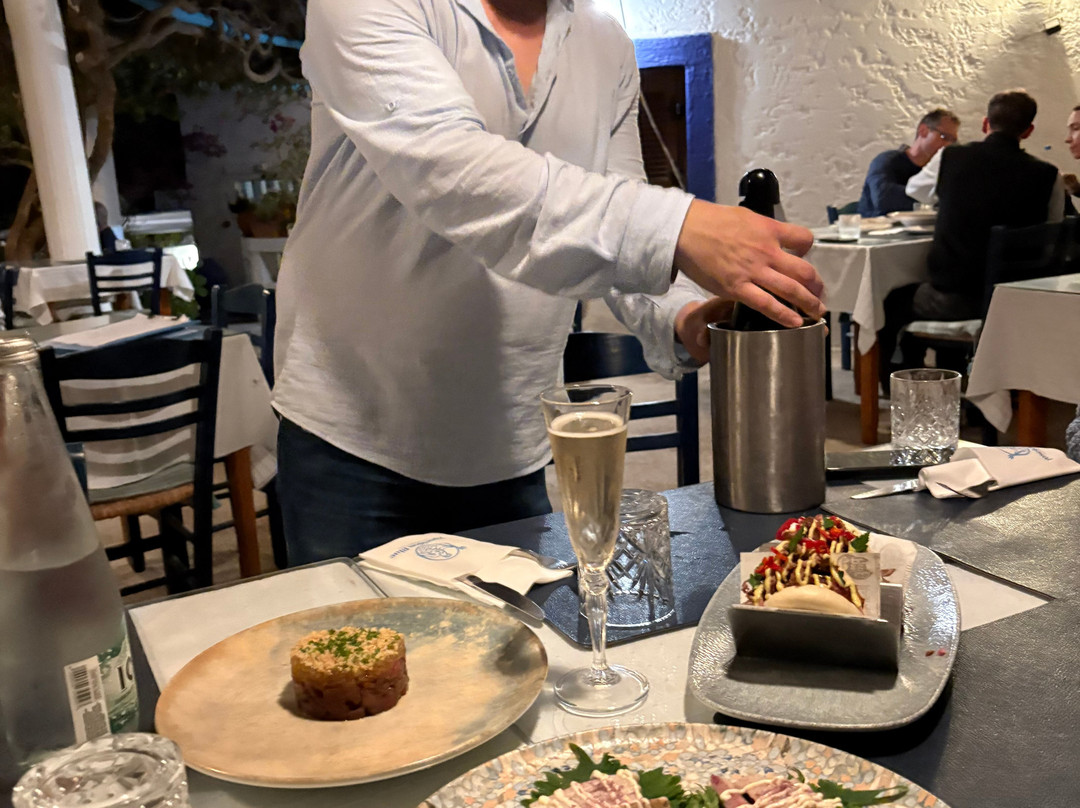 Poseidon Blue Gastronomy Hotel主图
