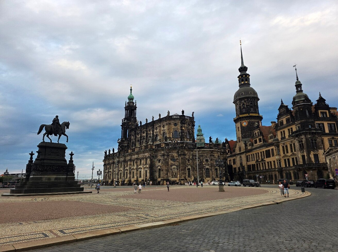 Theaterplatz-德累斯顿必去景点