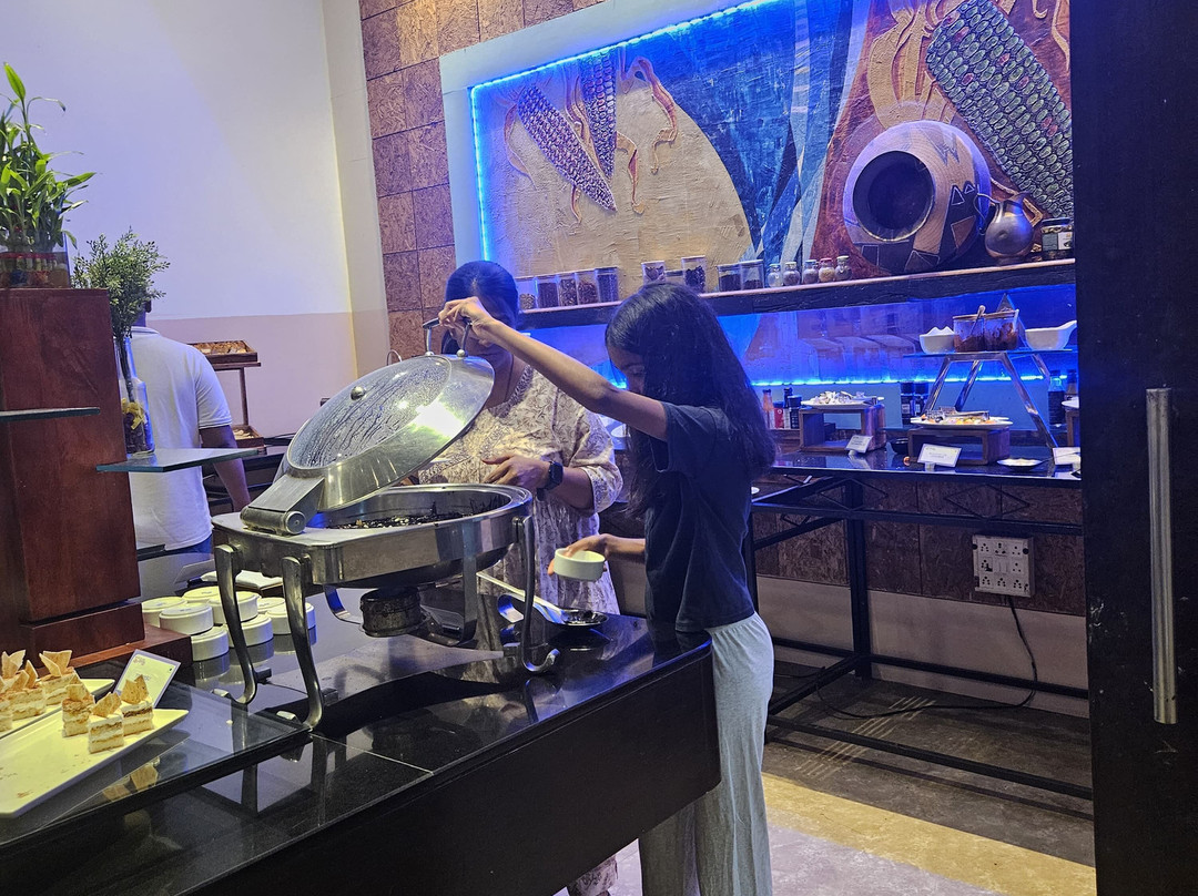 皇家兰花中央基列蒂亨比酒店主图