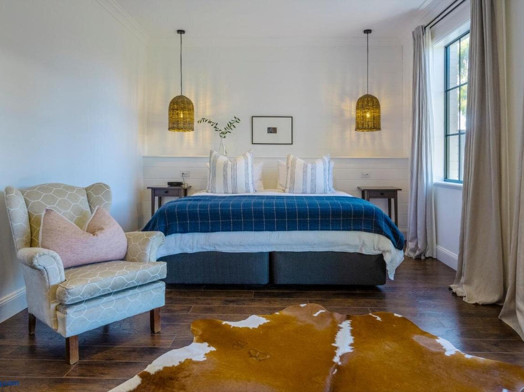 MAIN STREET RETREAT - King BRs, Comp Minibar, Breakfast Prov, Fireplaces