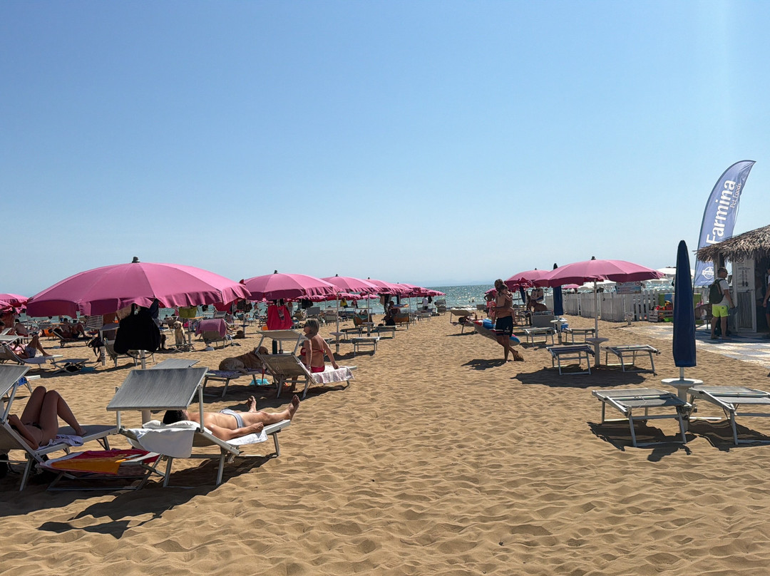 La spiaggia di Duke-利尼亚诺萨比亚多罗必去景点