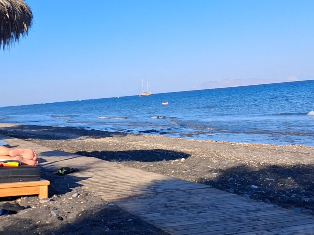 白色卡提吉斯海涛酒店主图