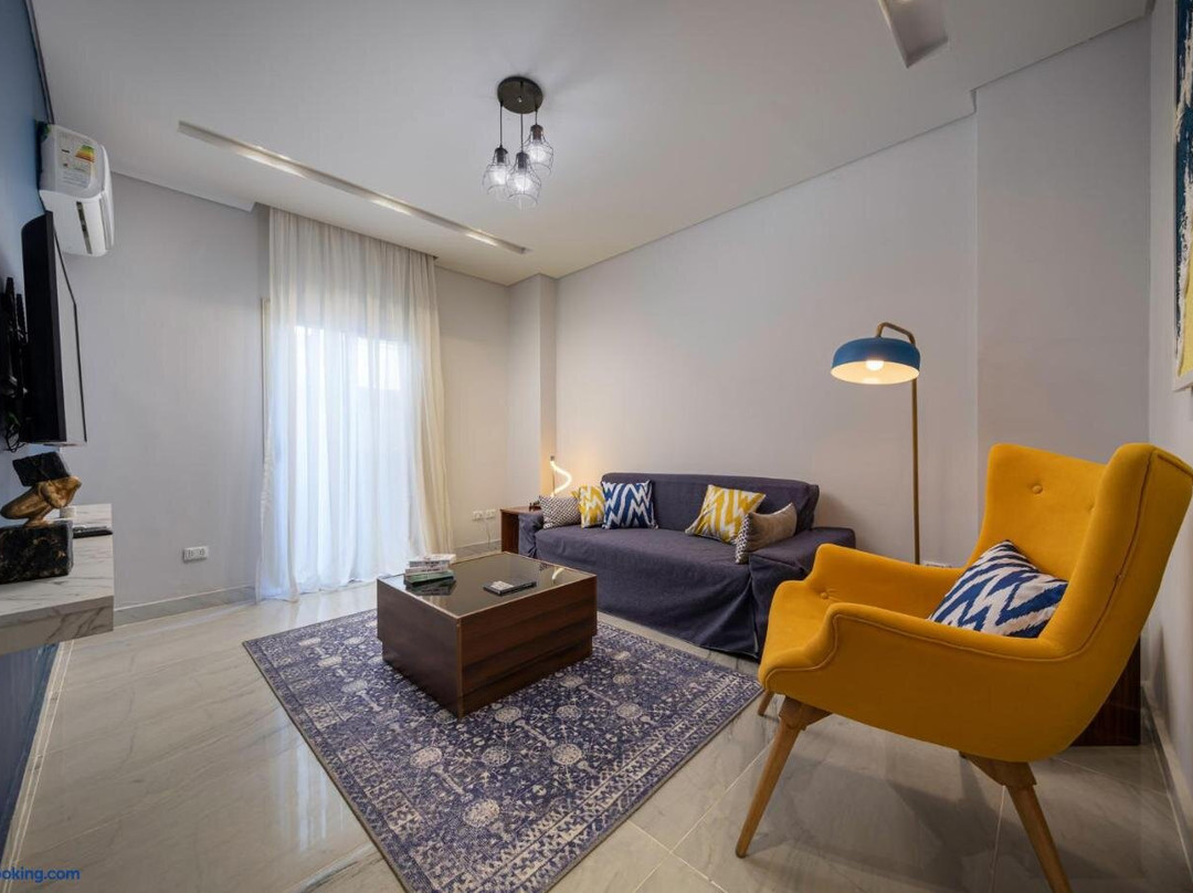 Travelholic 90 Residence
