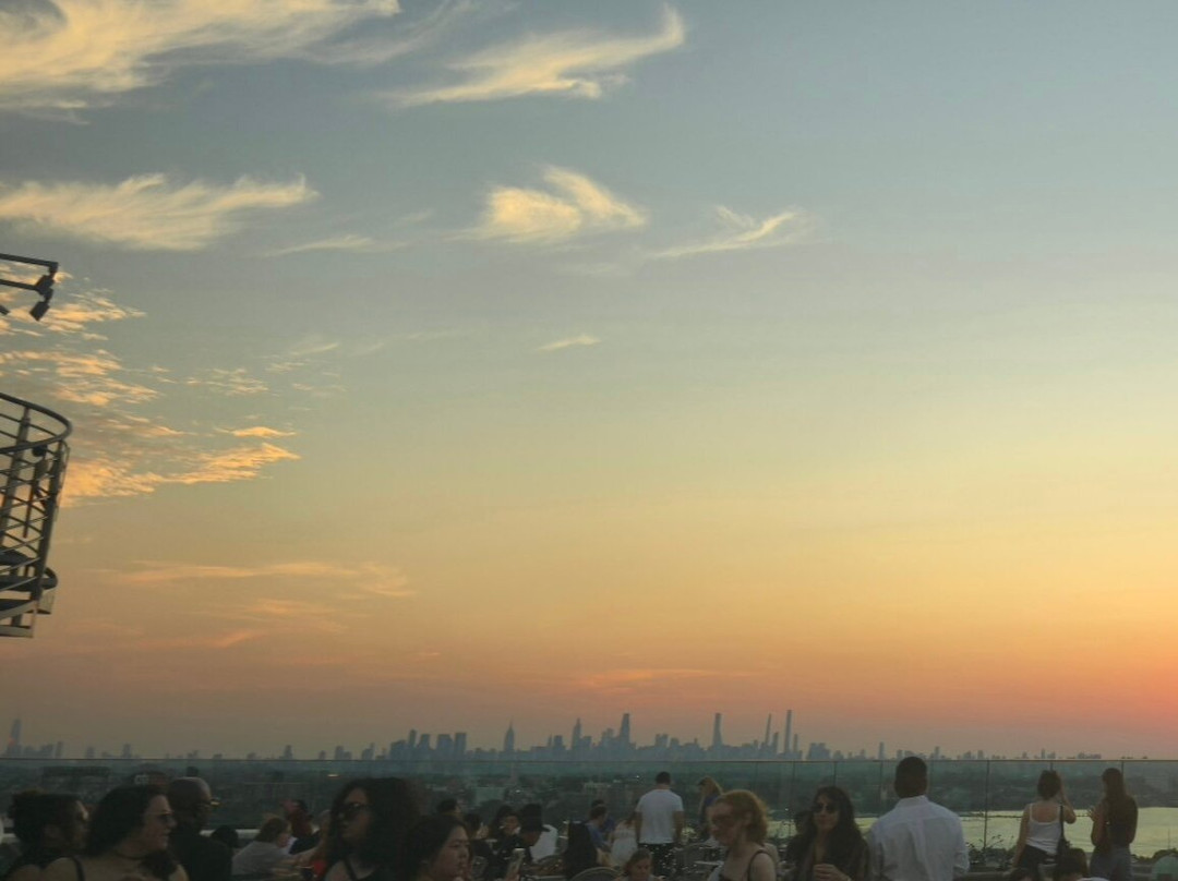 Prime Mēt Steakhouse & Rooftop Lounge