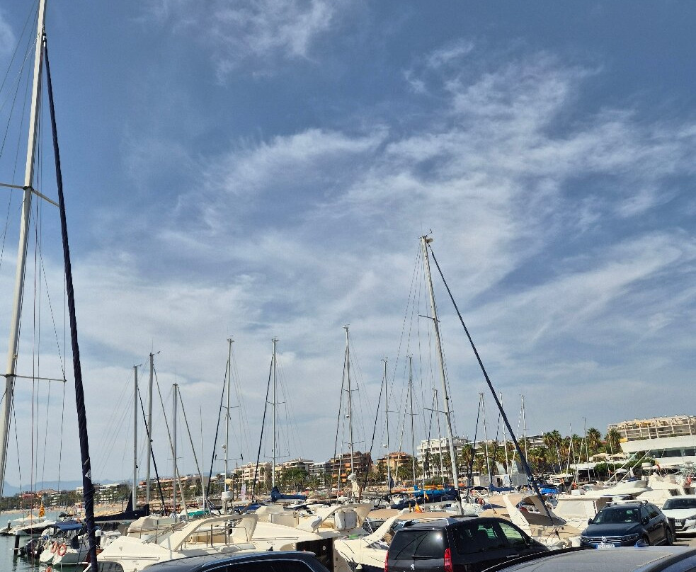 Port Esportiu de Salou-萨洛必去景点