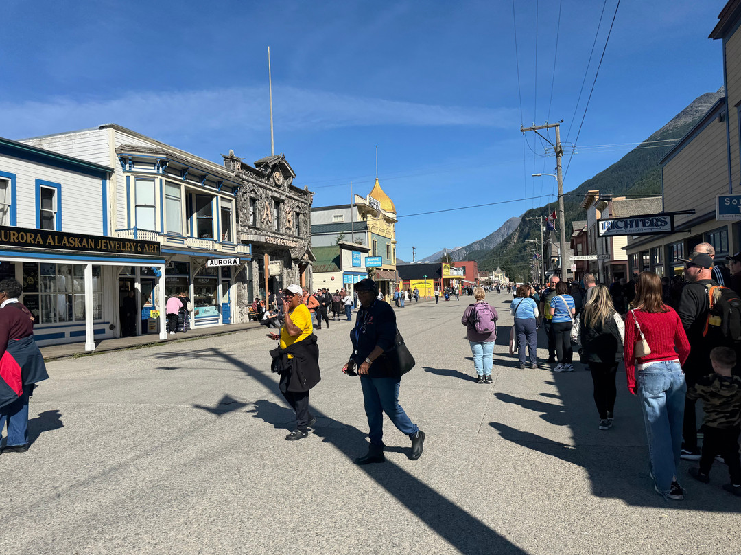 State Street and Broadway Street-史凯威必去景点