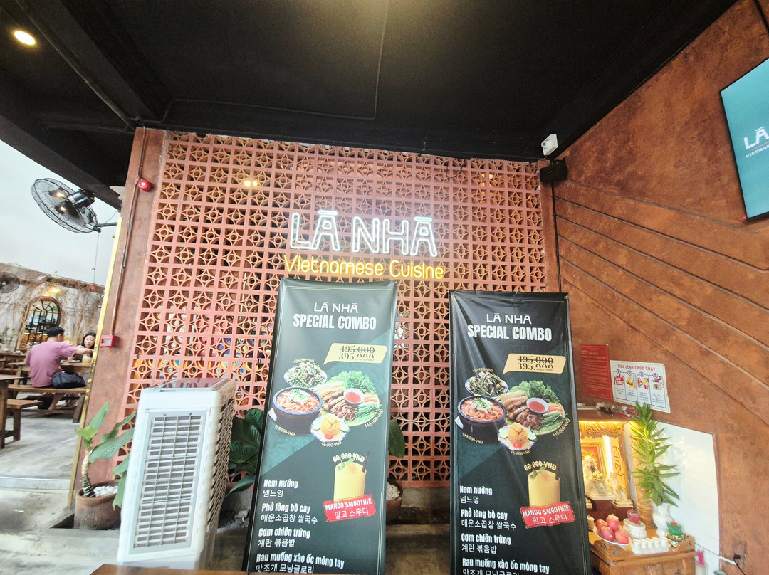 Là Nhà Restaurant