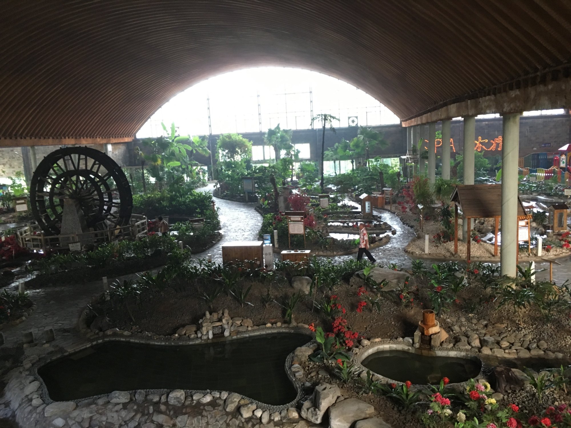 茗汤温泉日月谭会馆-泳池