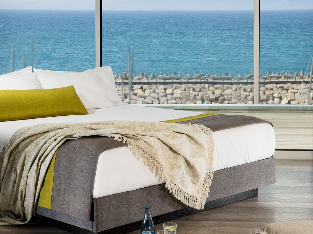 荷兹利亚希律酒店主图