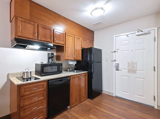 休斯敦帕克柔烛木套房酒店