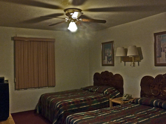 Two Sunsets Hotel主图