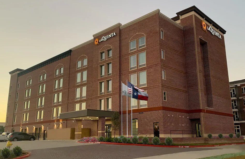 La Quinta Inn & Suites by Wyndham Dallas - Frisco Stadium